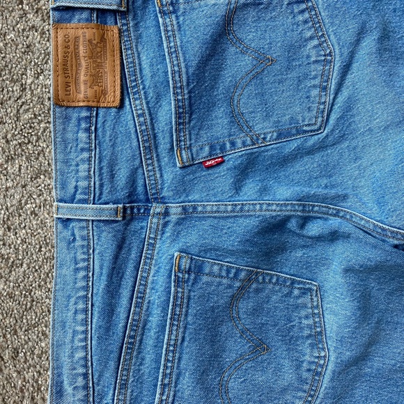 Levi Straight Leg Jeans - Picture 3 of 7